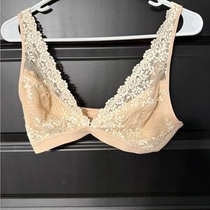 Wacoal Floral Lace Bralette in Cream and Tan